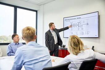 EDUR Präsentation im Büro
