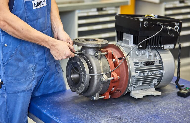 EDUR customized pumps in assembly hall